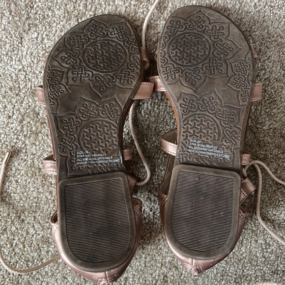 Metallic Pink Gladiator sandals - Picture 4 of 6